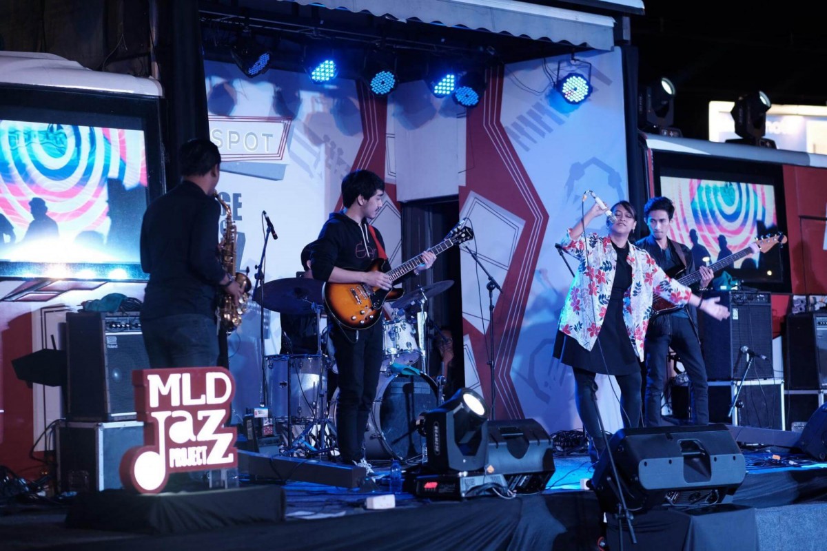 Penonton Menjadi Backing Vocal MLDJAZZPROJECT Season 4 di SBJT Malang